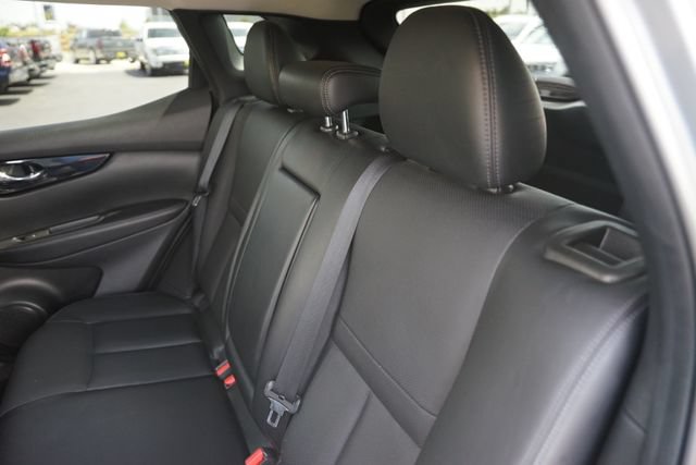 Used 2018 Nissan Rogue Sport SL w/ SL Premium Package FWD image 14