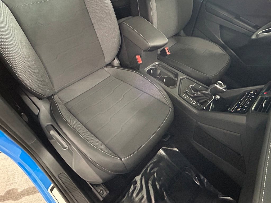 Used 2025 Volkswagen Taos SE image 38