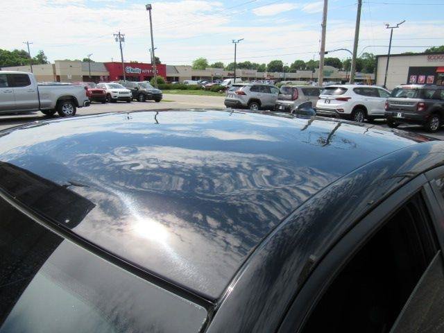 Used 2023 Dodge Charger SXT RWD image 9