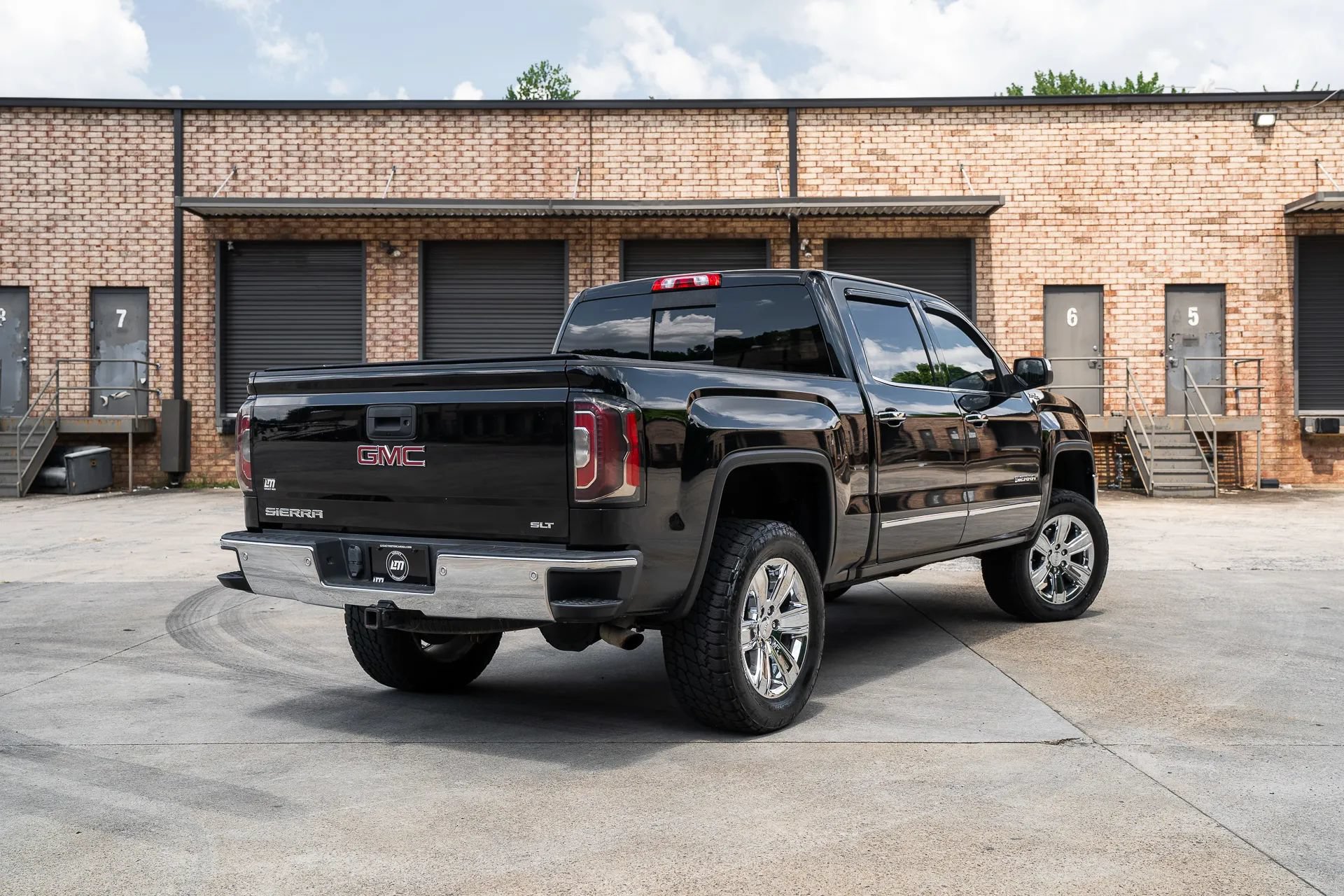Used 2017 GMC Sierra 1500 SLT AWD/4WD image 2