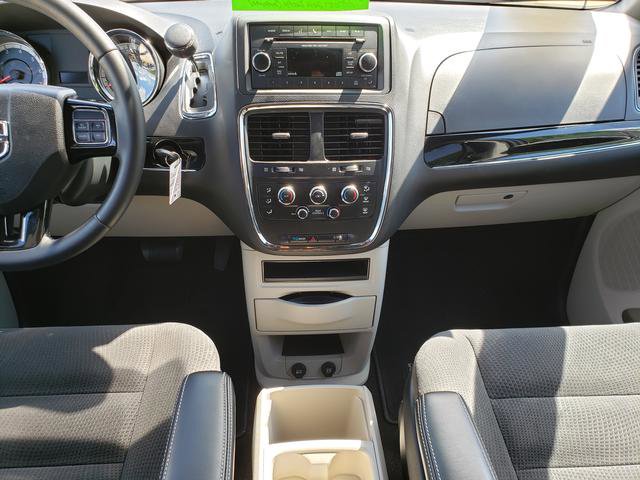Used 2016 Dodge Grand Caravan SE image 14