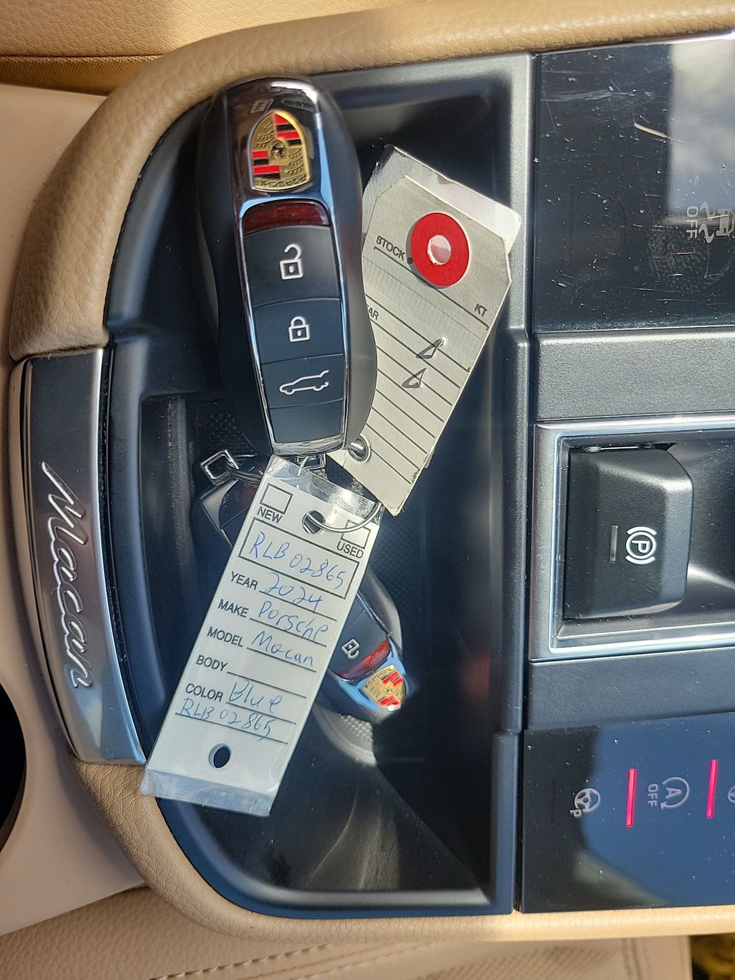 Used 2024 Porsche Macan image 34