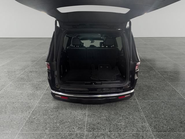 Used 2022 Jeep Wagoneer Series III AWD/4WD image 13