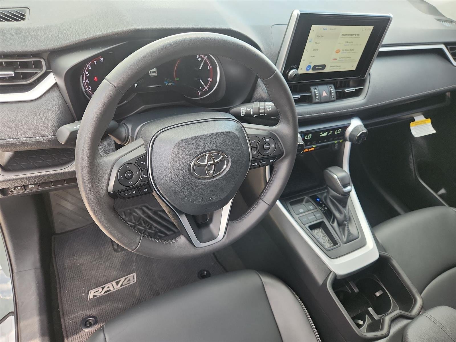 Used 2023 Toyota RAV4 XLE Premium FWD image 10