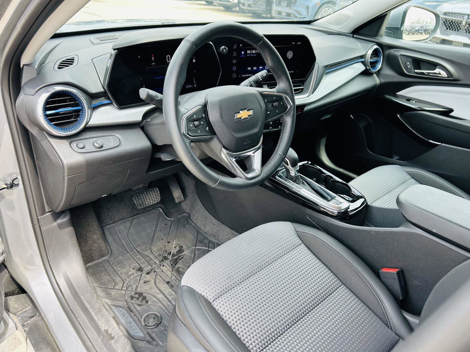 Used 2025 Chevrolet Trax LT w/ Driver Confidence Package image 13