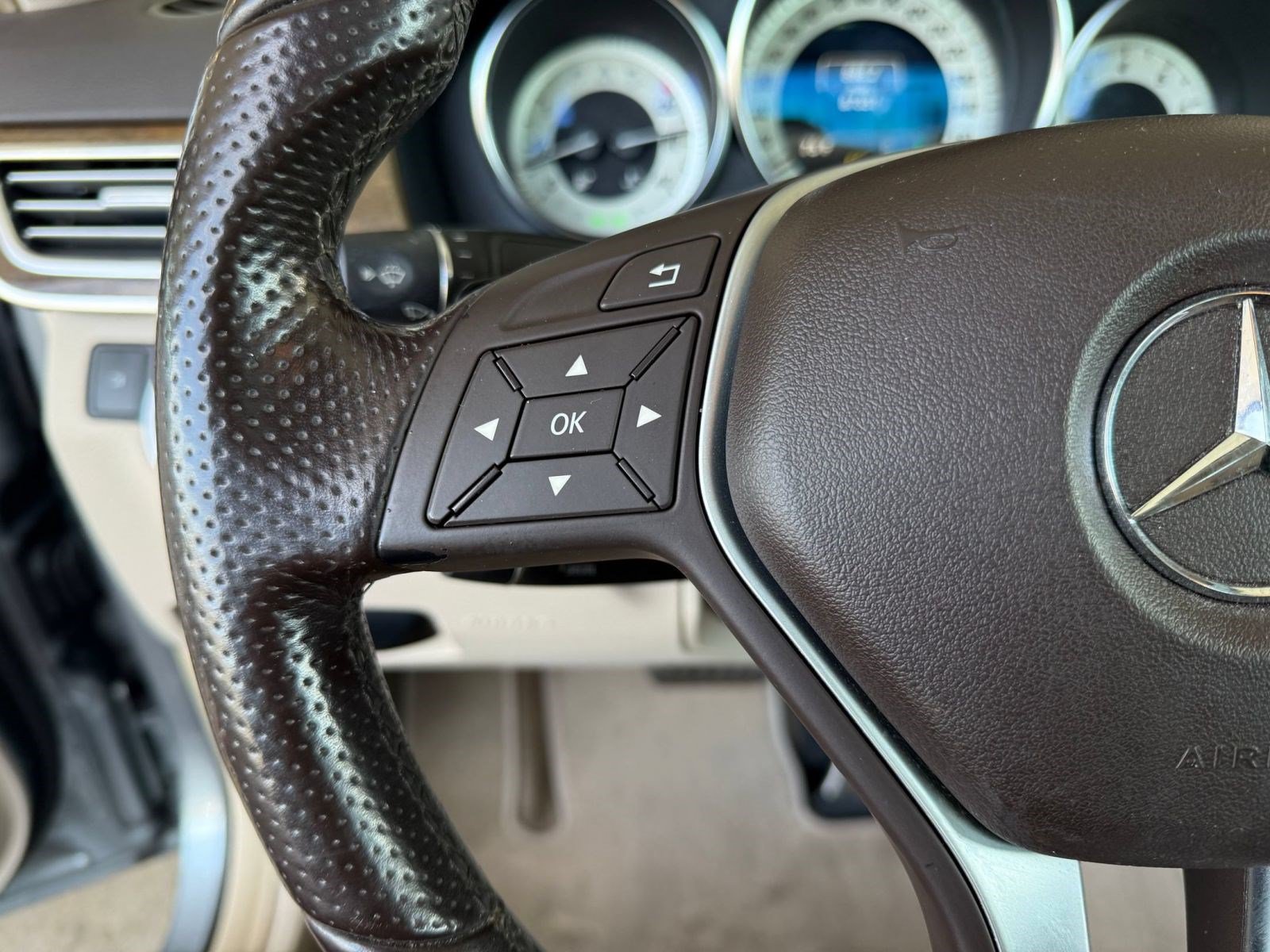 Used 2014 Mercedes-Benz E 350 Sedan image 16
