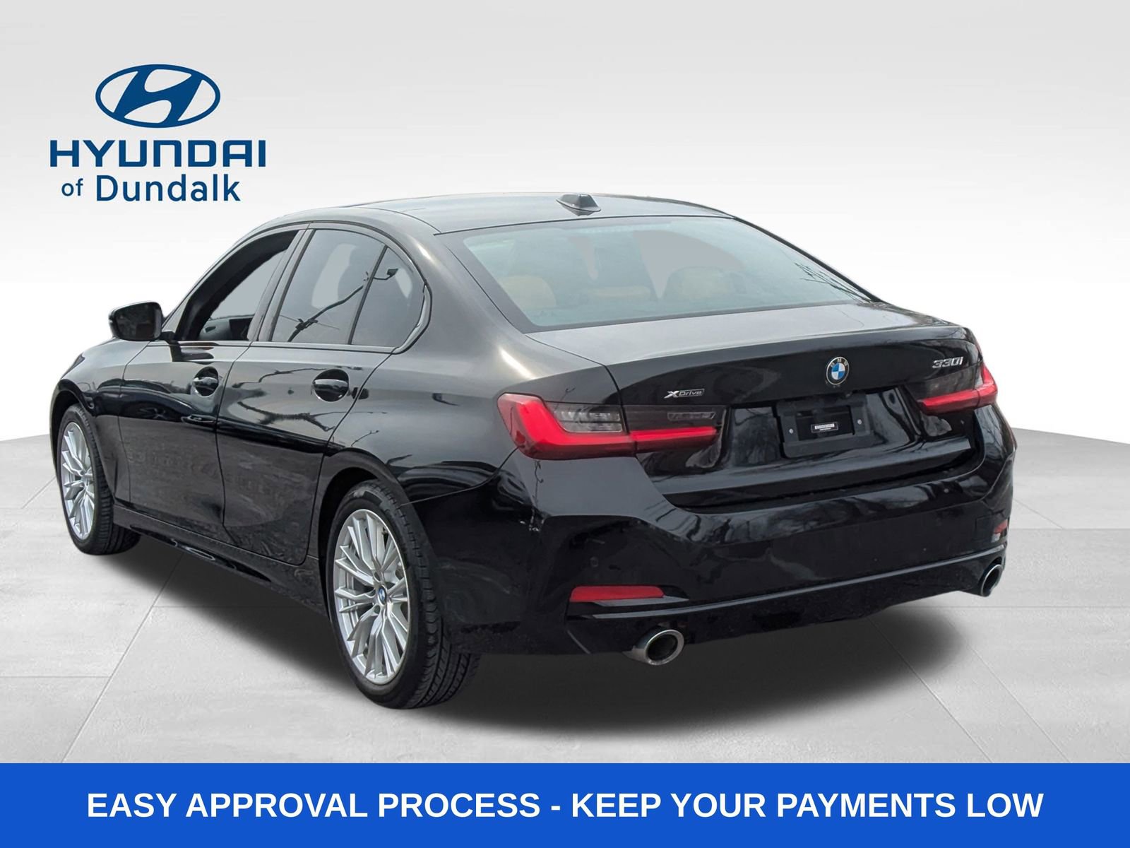 Used 2023 BMW 330i xDrive Sedan w/ Premium Package image 3