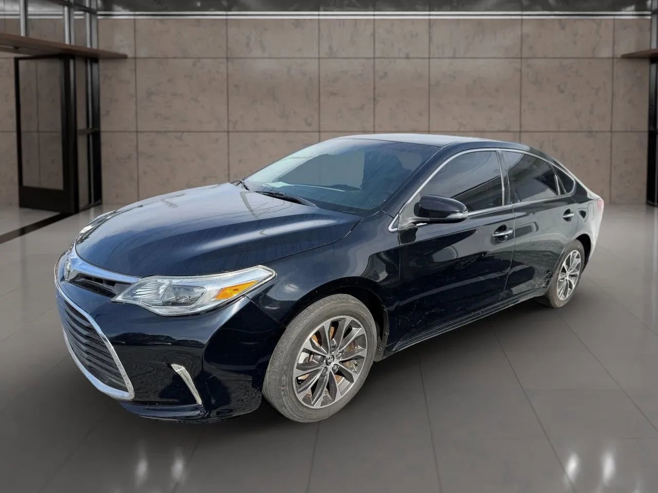 Used 2016 Toyota Avalon XLE FWD image 3