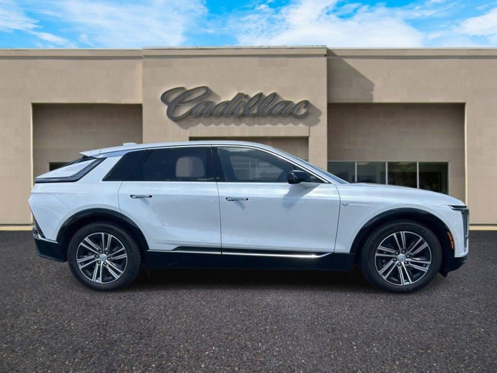 Certified 2024 Cadillac Lyriq Luxury image 2