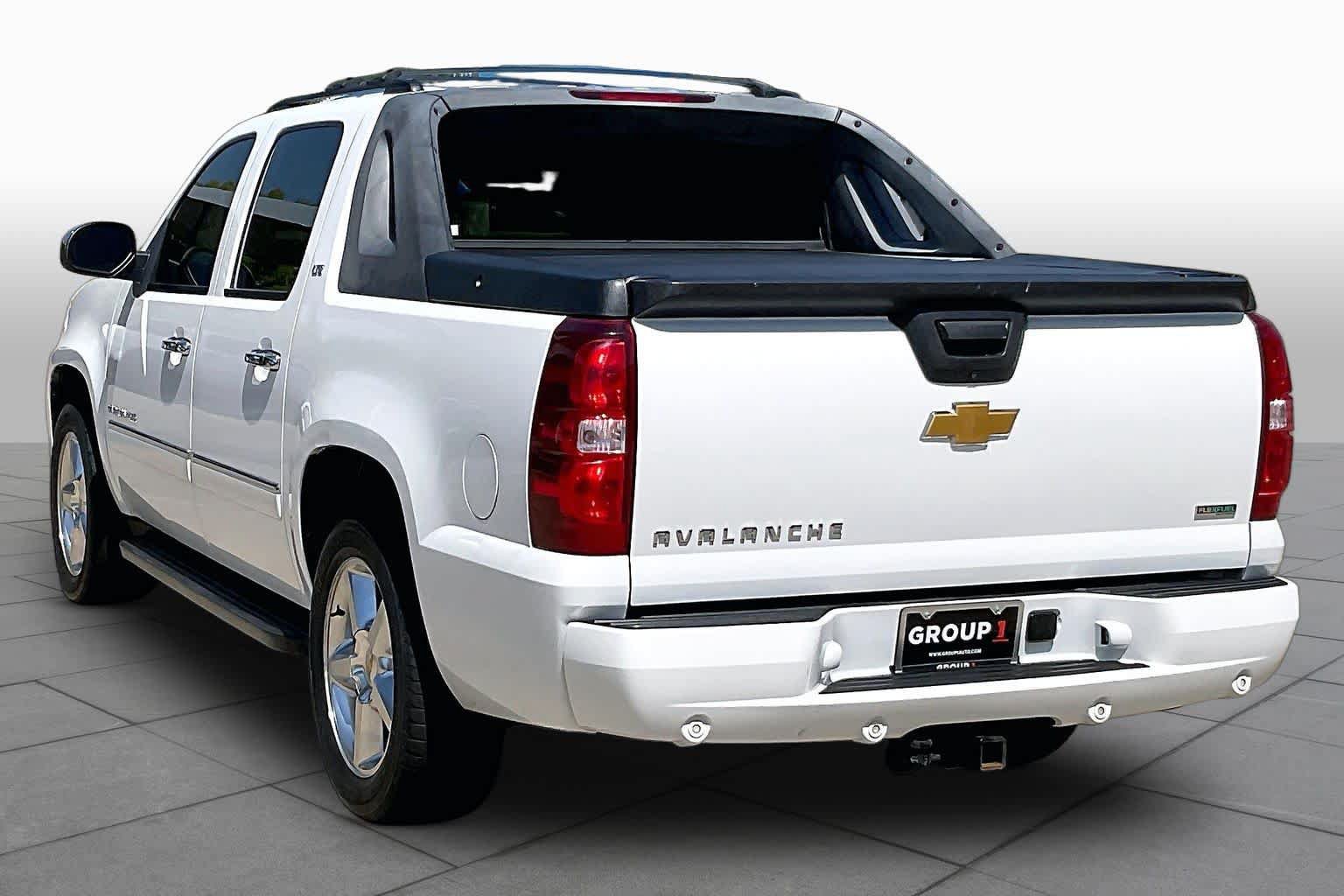 Used 2012 Chevrolet Avalanche LTZ RWD image 11