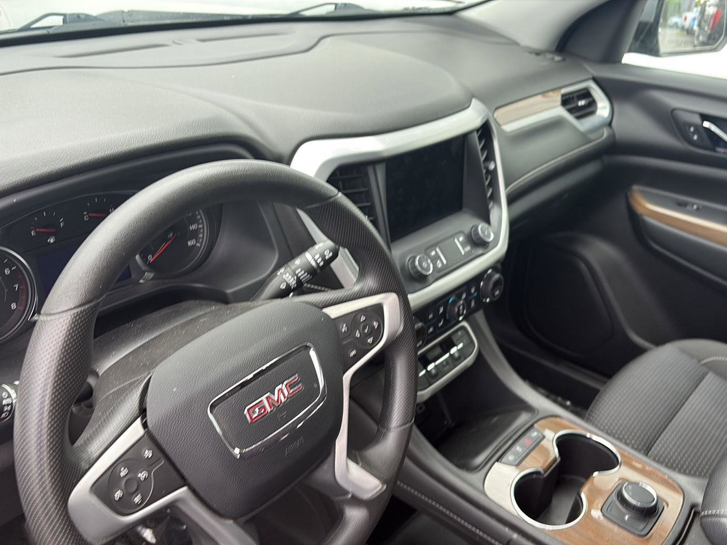 Used 2023 GMC Acadia SLE image 10