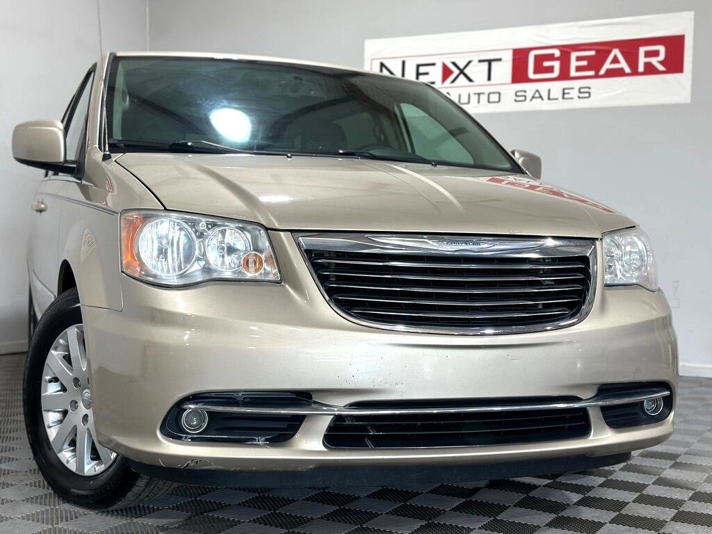 Used 2014 Chrysler Town & Country Touring image 4