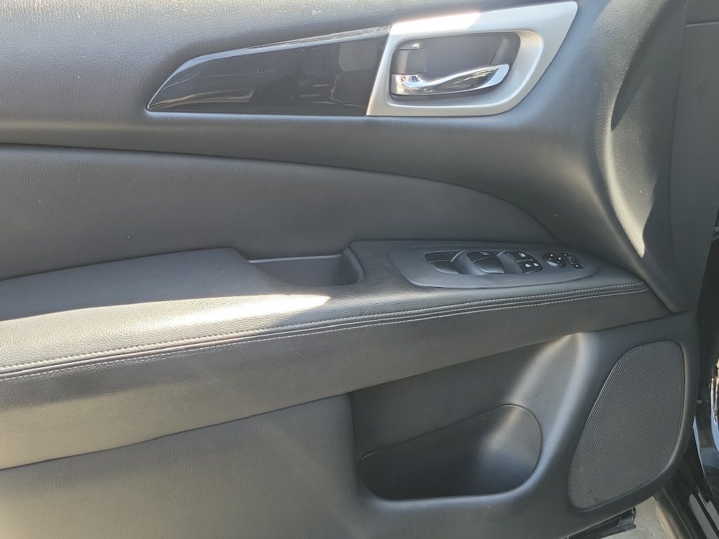 Used 2018 Nissan Pathfinder S FWD image 21
