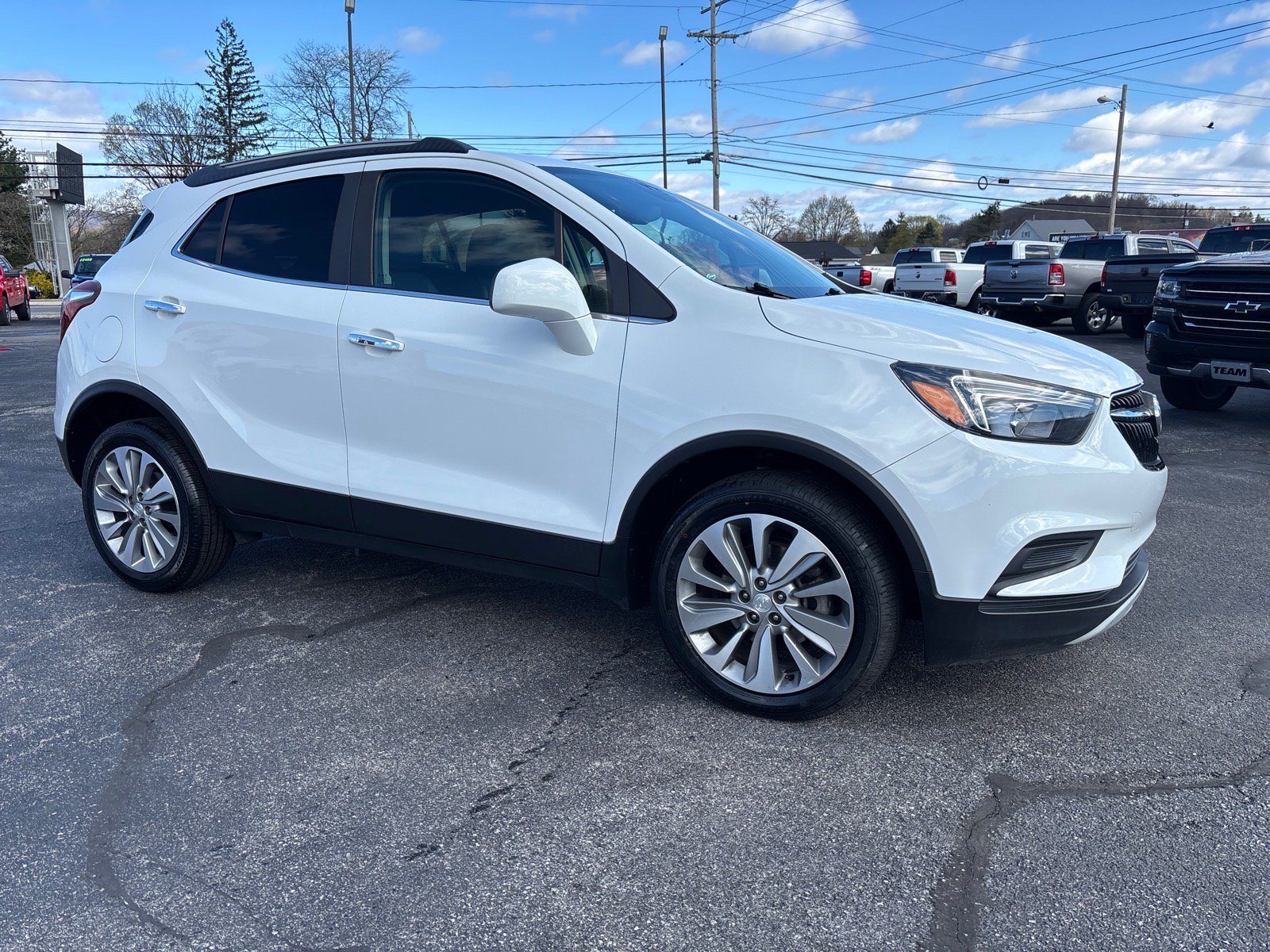 Used 2020 Buick Encore Preferred AWD/4WD image 1