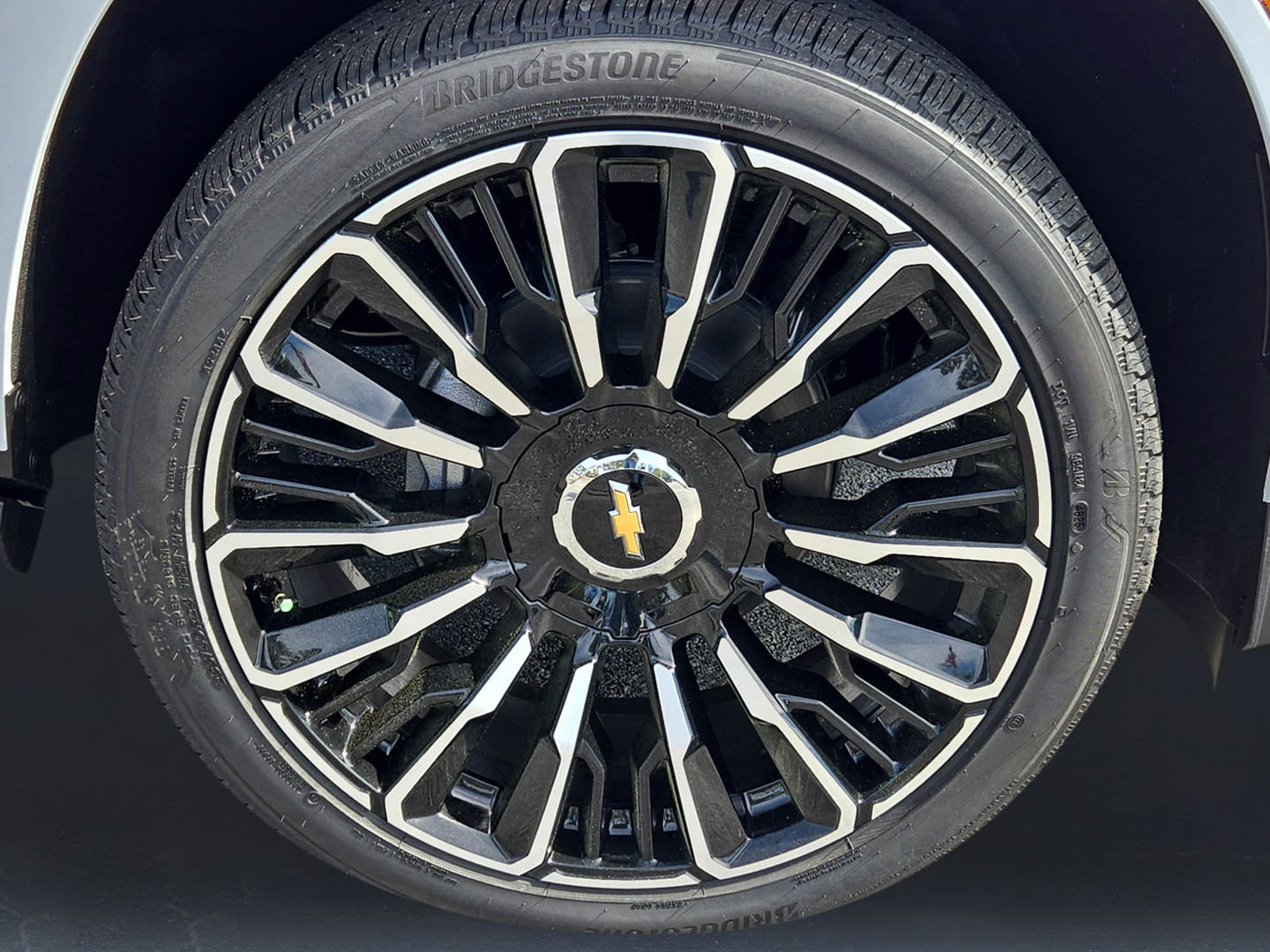 New 2026 Chevrolet Suburban High Country AWD/4WD image 10