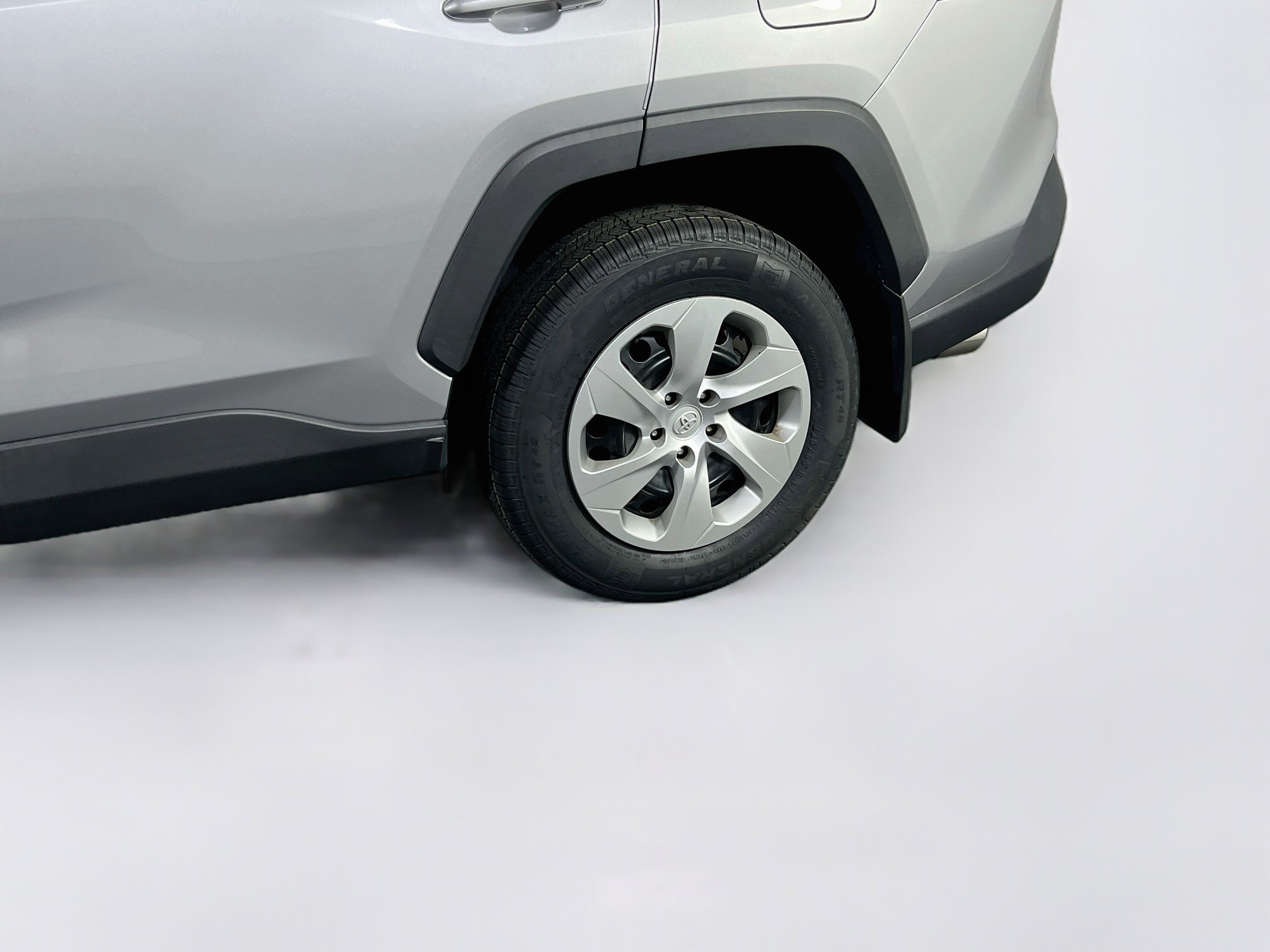 Used 2021 Toyota RAV4 LE AWD/4WD image 28