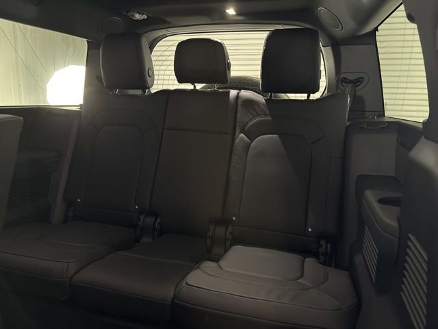 Used 2024 Land Rover Defender 130 V8 image 29