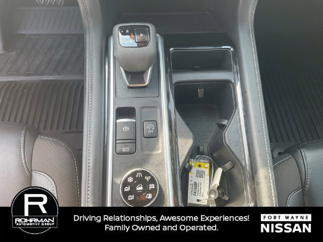 Used 2024 Nissan Pathfinder SL w/ Black Appearance Package AWD/4WD image 26