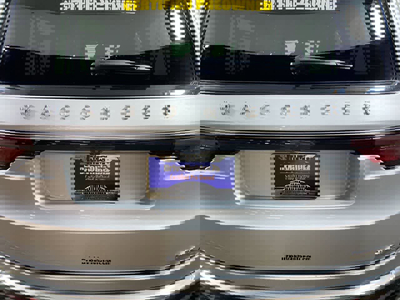 Used 2024 Jeep Wagoneer L Series III w/ Flexible Seating Group image 11