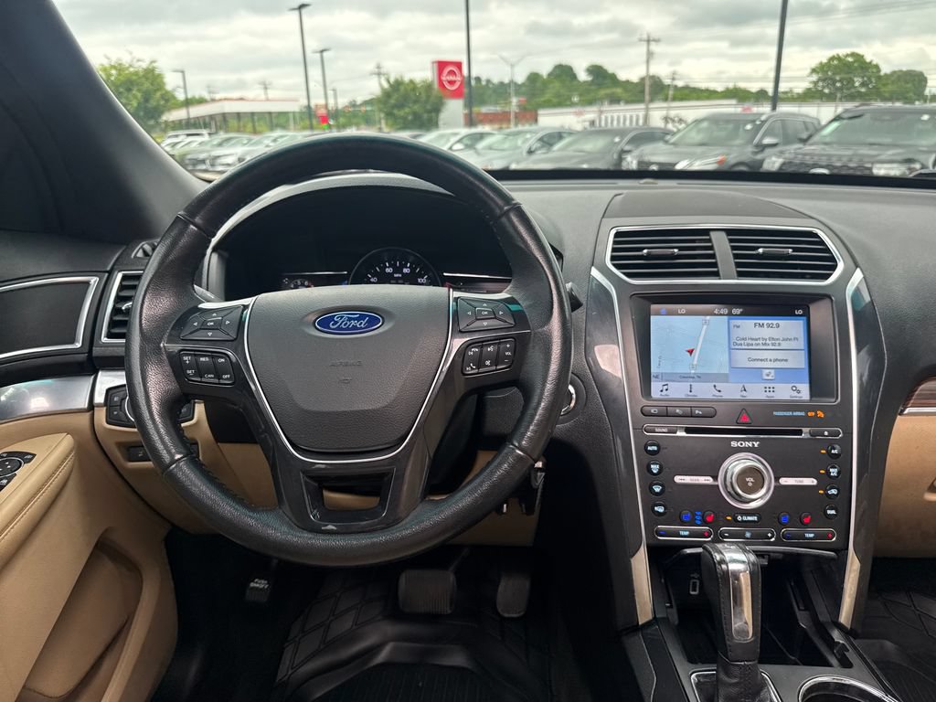 Used 2017 Ford Explorer Limited w/ Equipment Group 301A FWD image 13