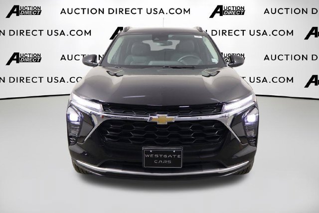 Used 2026 Chevrolet Trax LT FWD image 2