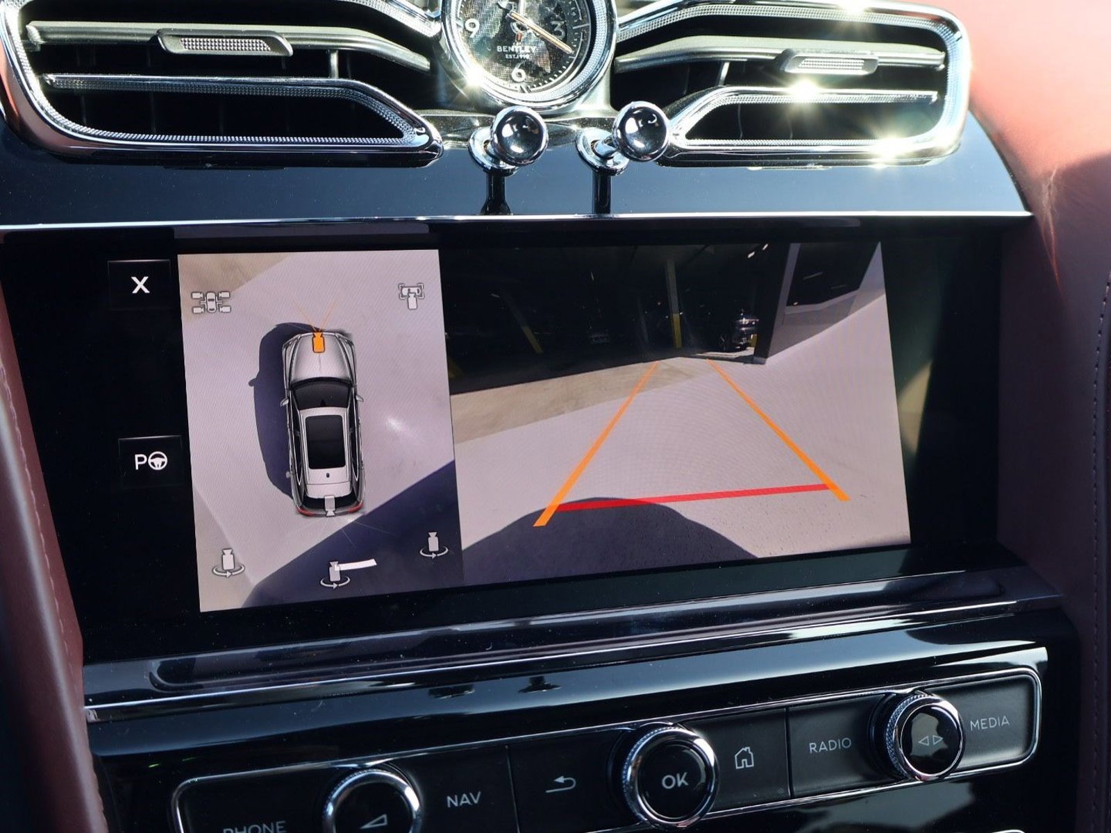 Certified 2025 Bentley Bentayga image 17