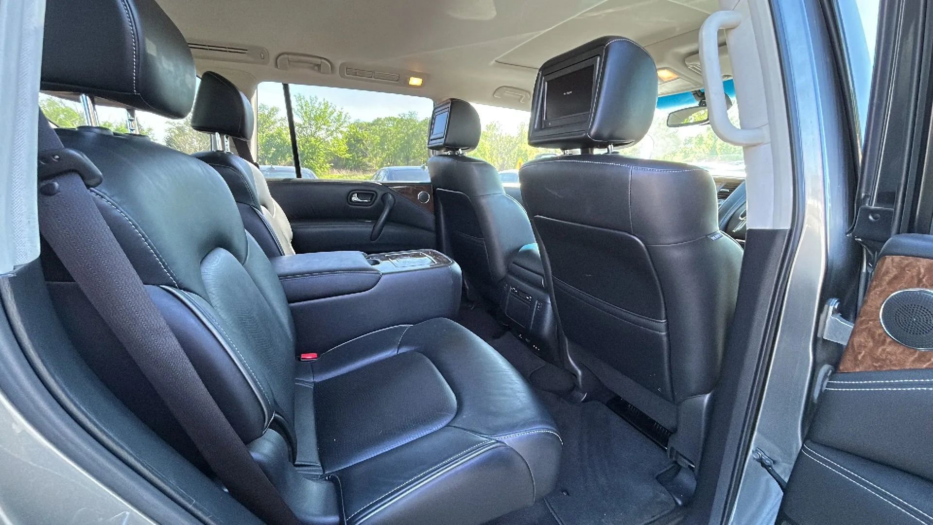 Used 2015 INFINITI QX80 4WD w/ Theater Package image 9