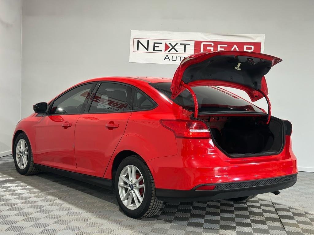Used 2015 Ford Focus SE FWD image 29