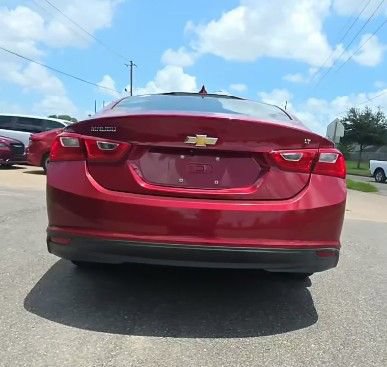 Used 2018 Chevrolet Malibu LT FWD image 4