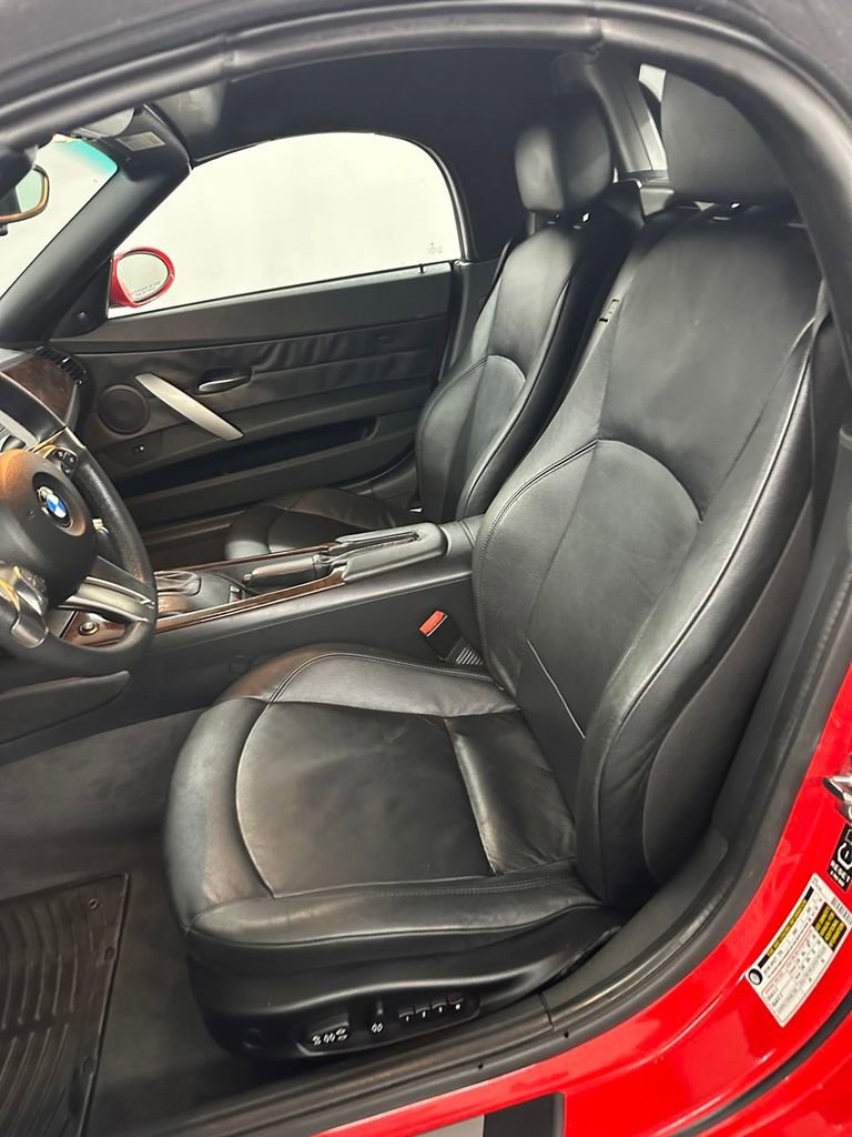Used 2006 BMW Z4 3.0i RWD image 11