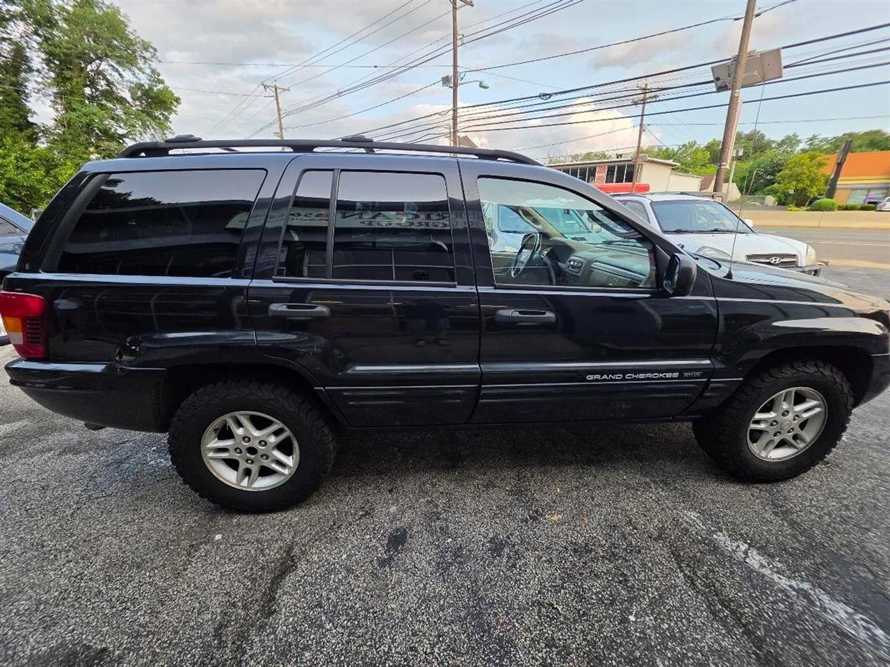 Used 2004 Jeep Grand Cherokee Laredo AWD/4WD image 7