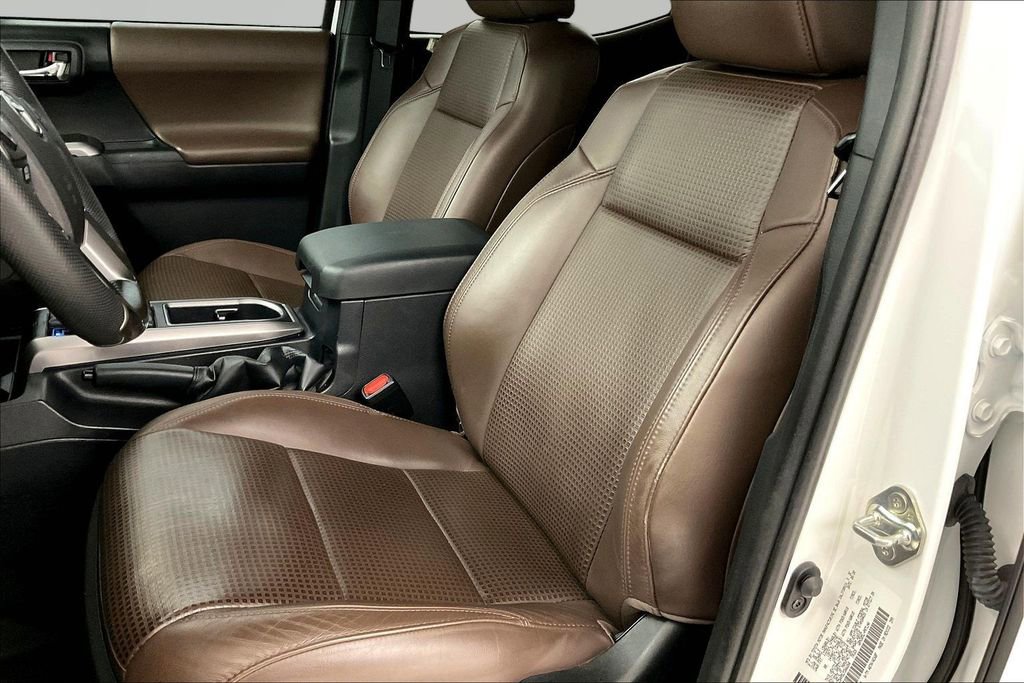Used 2020 Toyota Tacoma Limited image 19