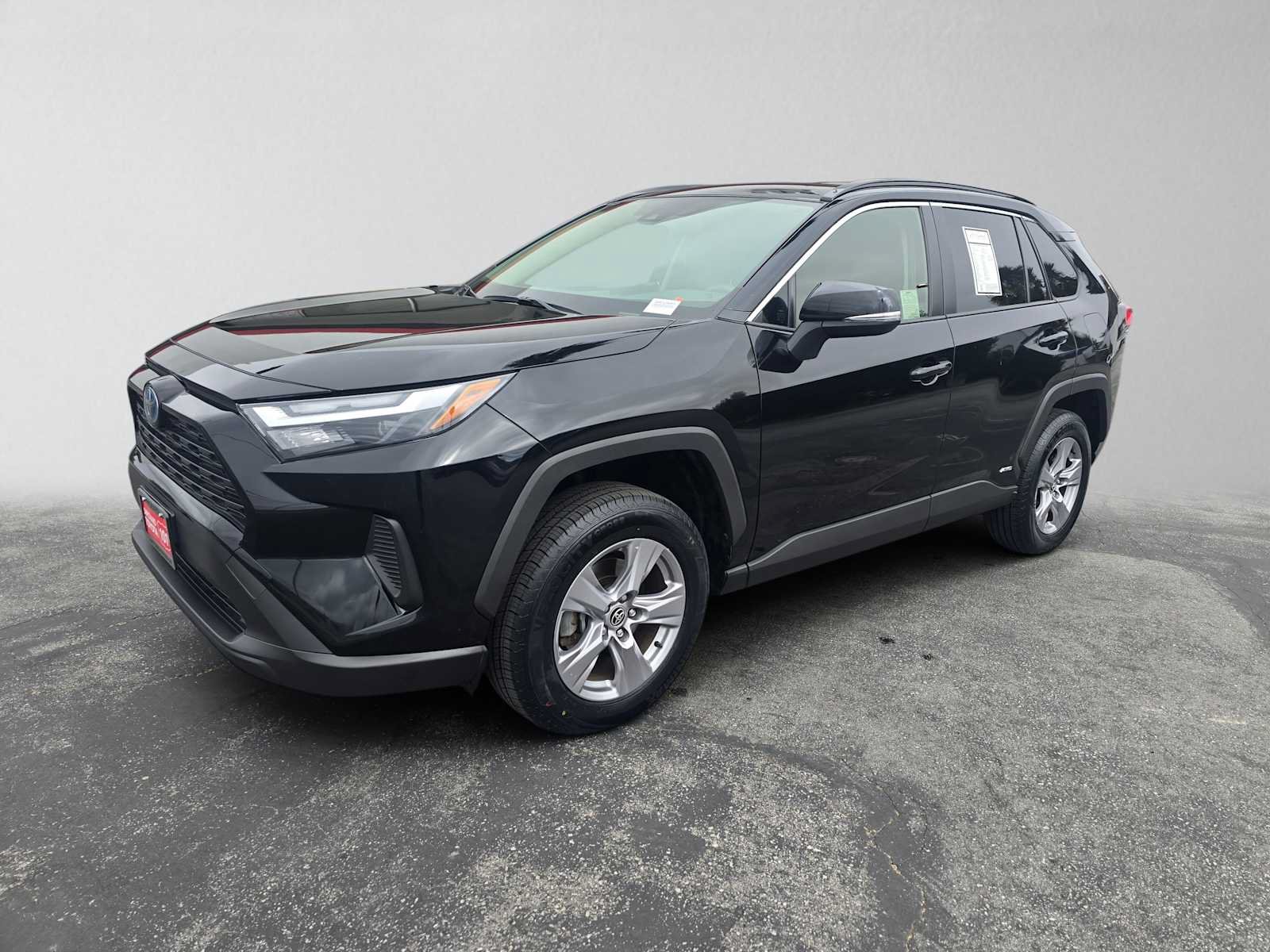 Used 2024 Toyota RAV4 XLE AWD/4WD image 7