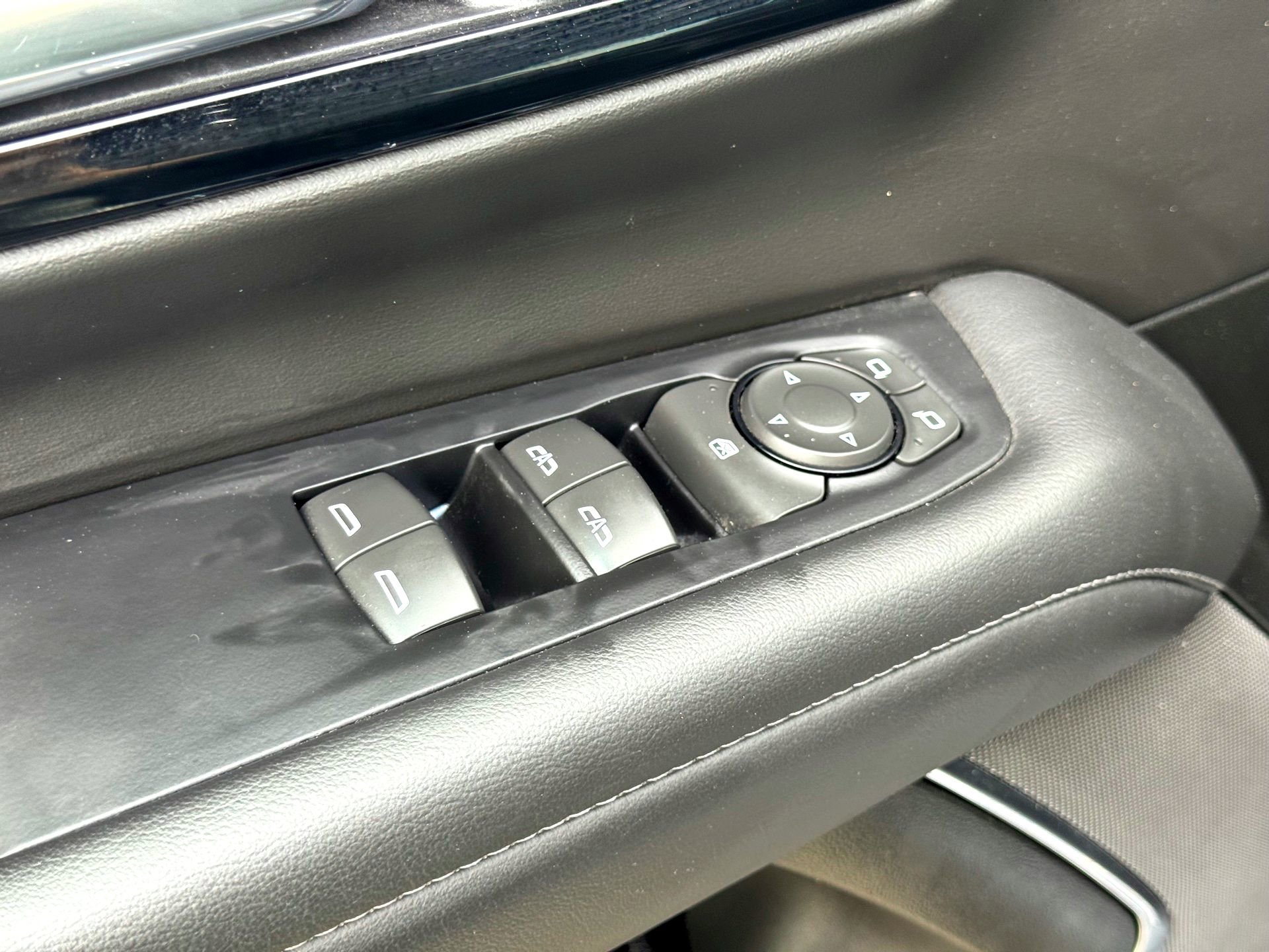 Used 2025 Chevrolet Suburban Z71 AWD/4WD image 16