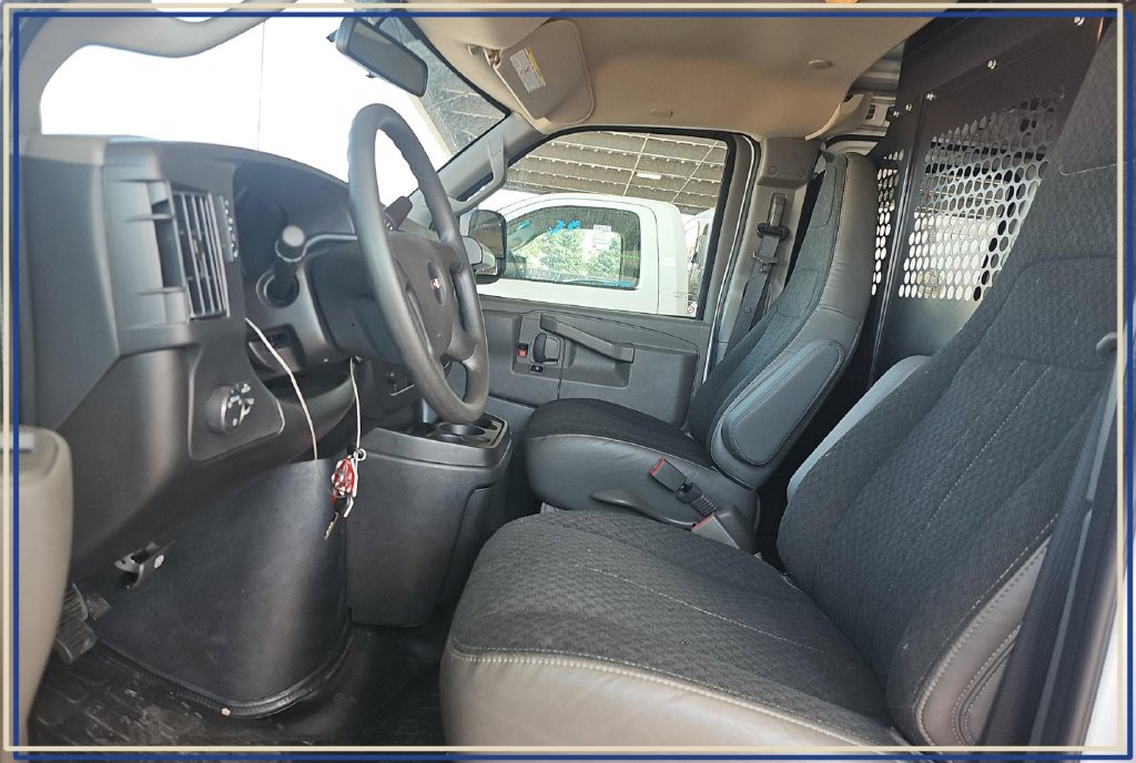 Used 2025 GMC Savana 2500 w/ Driver Convenience Package RWD image 2