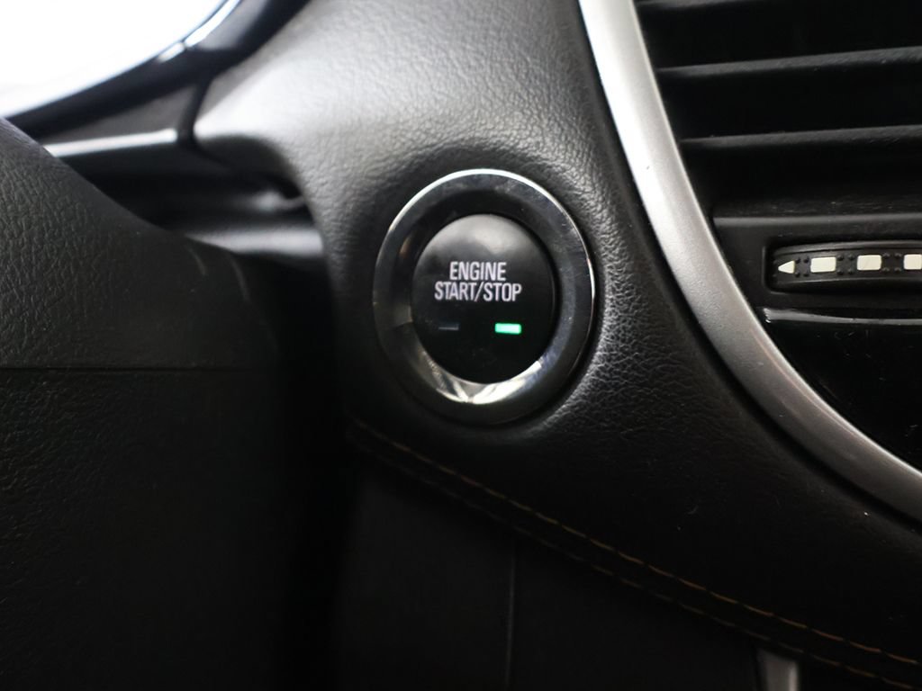 Used 2020 Chevrolet Trax LT w/ LT Convenience Package FWD image 32