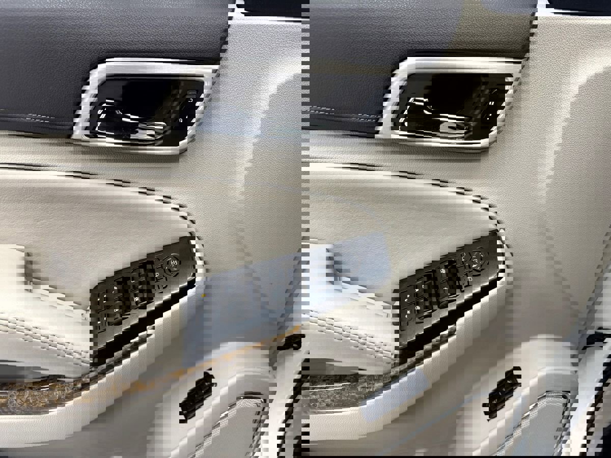 Used 2015 GMC Yukon Denali w/ Touring Package image 10