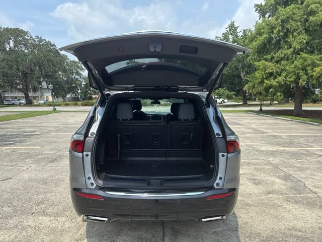 Used 2023 Buick Enclave Essence w/ Experience Buick Package FWD image 6