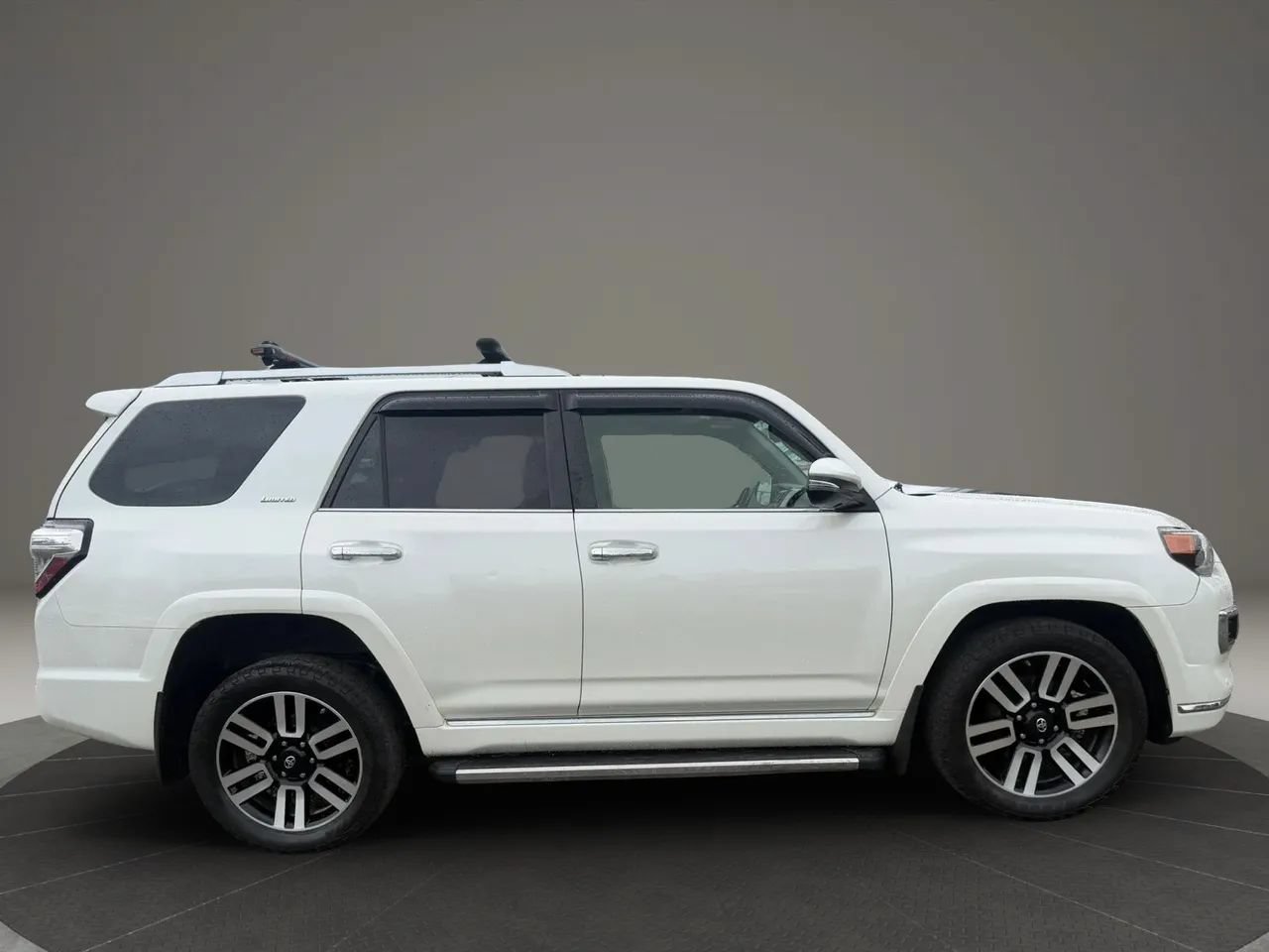 Used 2017 Toyota 4Runner Limited AWD/4WD image 3