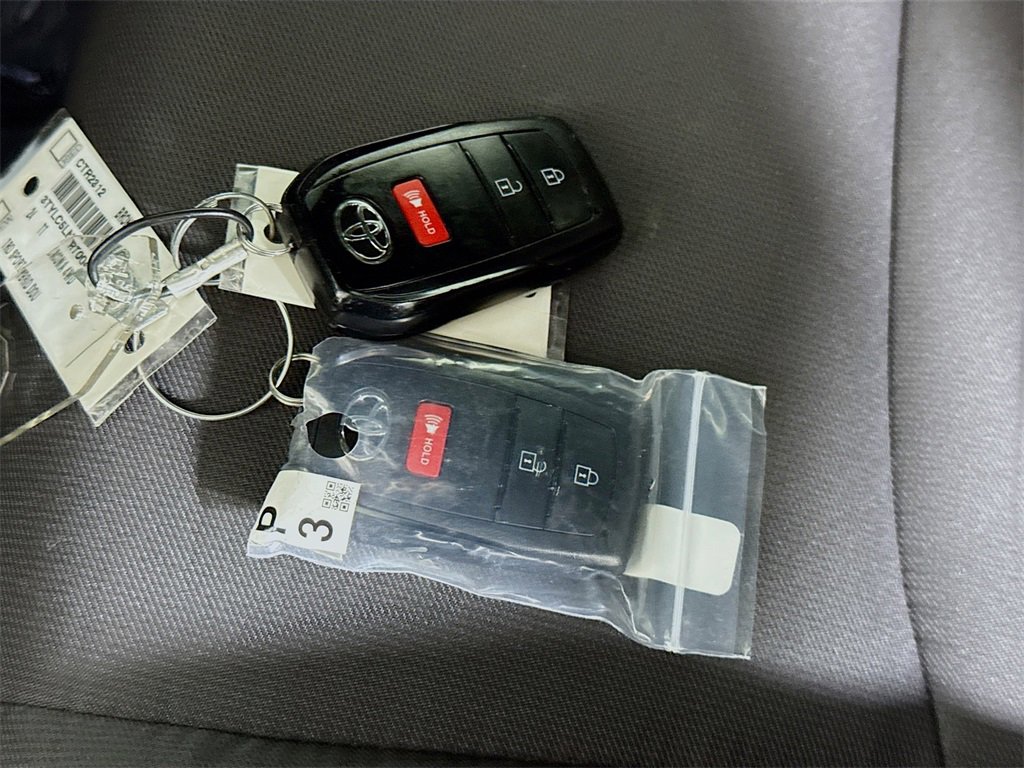 Used 2024 Toyota Tacoma TRD Sport image 32