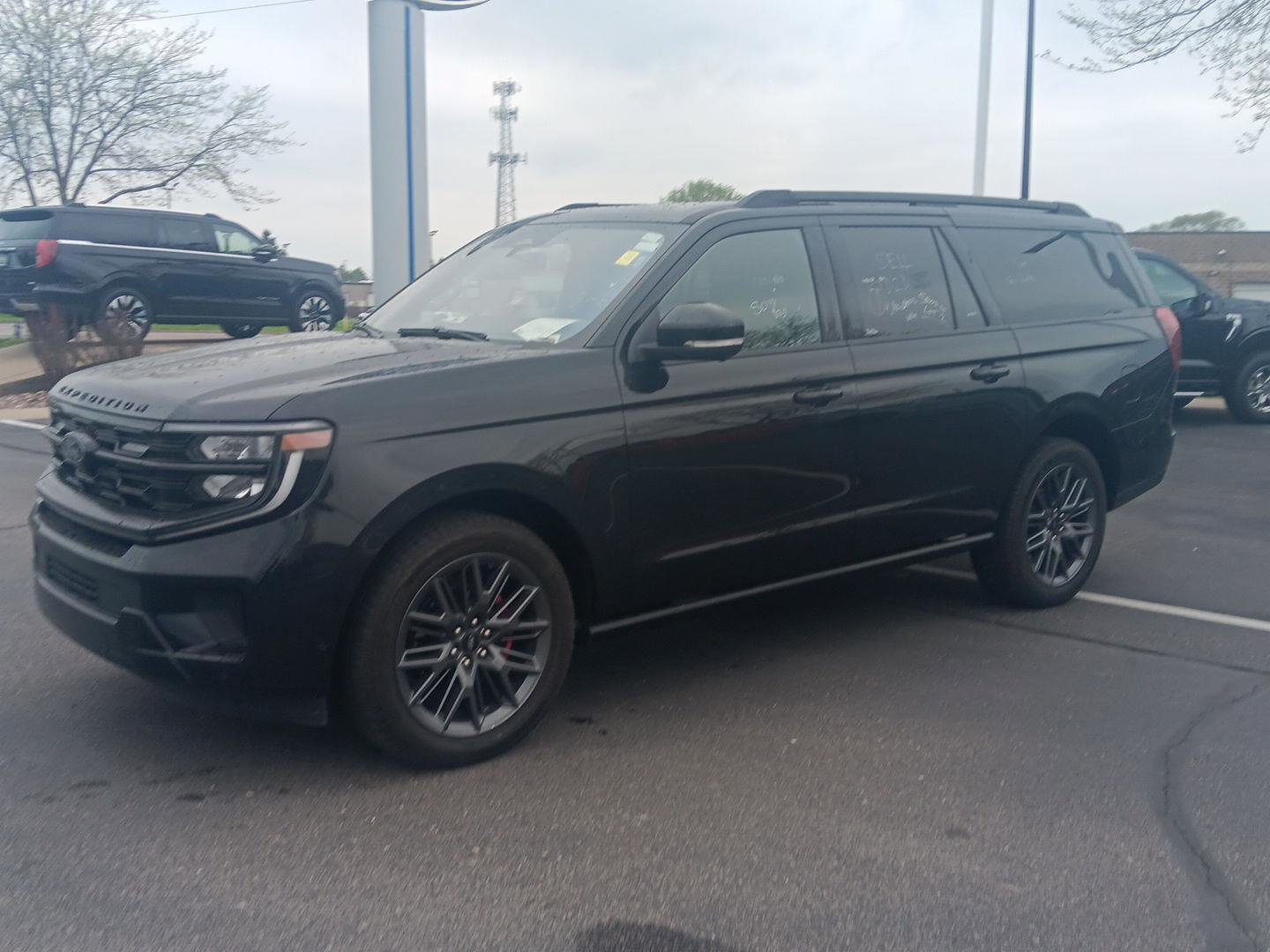 Used 2025 Ford Expedition Max Platinum w/ Stealth Performance Package AWD/4WD image 11
