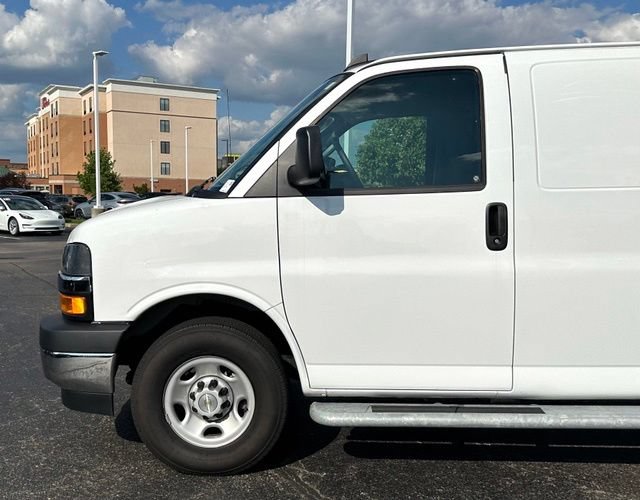 Used 2025 Chevrolet Express 2500 w/ Driver Convenience Package RWD image 8