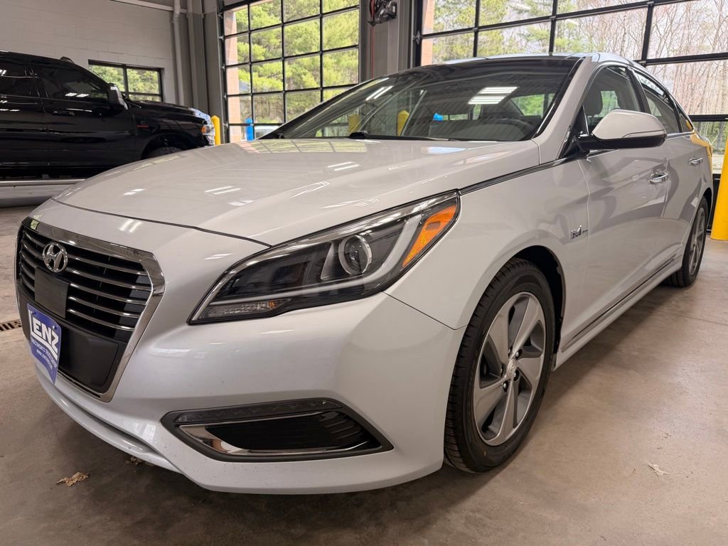 Used 2017 Hyundai Sonata Limited w/ Ultimate Package 02 FWD image 4
