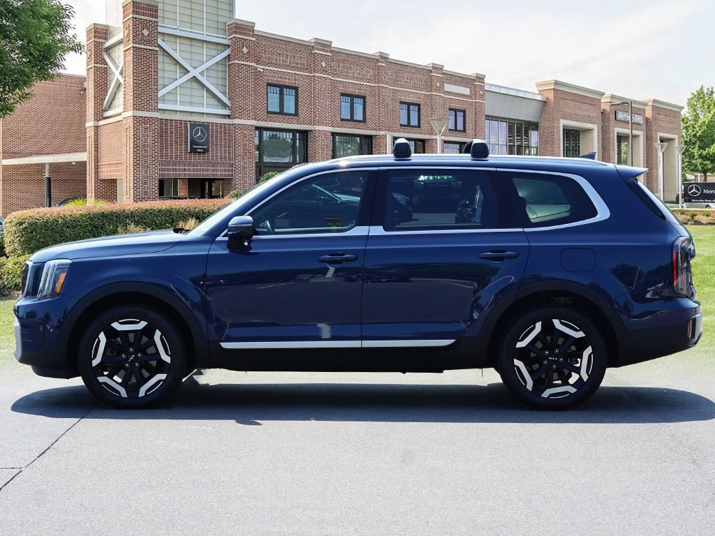 Used 2025 Kia Telluride EX w/ EX Captain's Chair Package FWD image 8