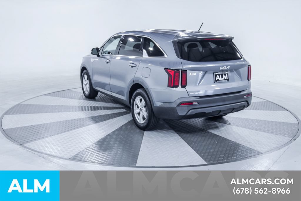 Used 2023 Kia Sorento LX FWD image 7