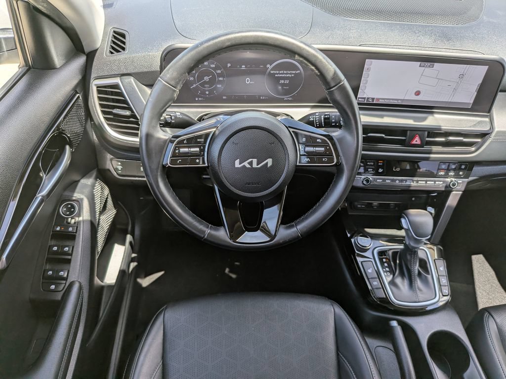 Certified 2025 Kia Seltos EX w/ EX Sunroof Package FWD image 15