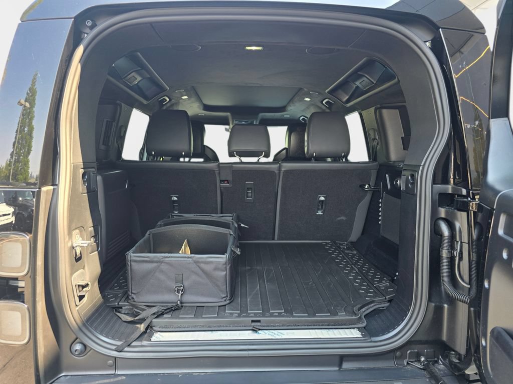 New 2026 Land Rover Defender 110 OCTA AWD/4WD image 12