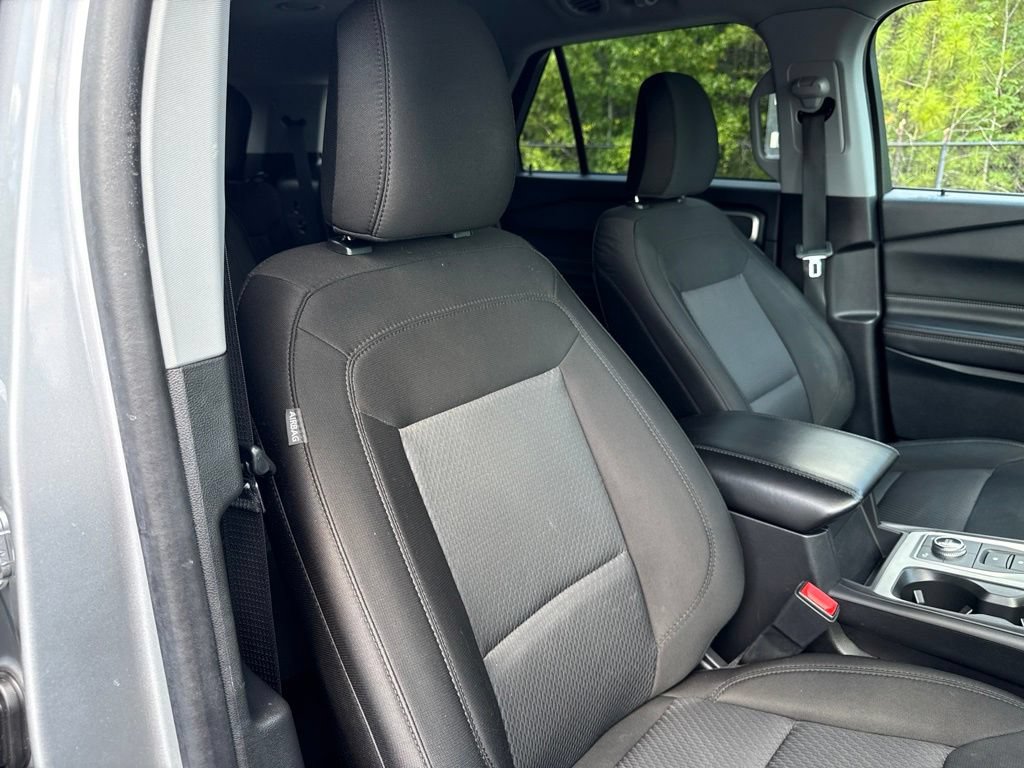 Used 2023 Ford Explorer XLT AWD/4WD image 43