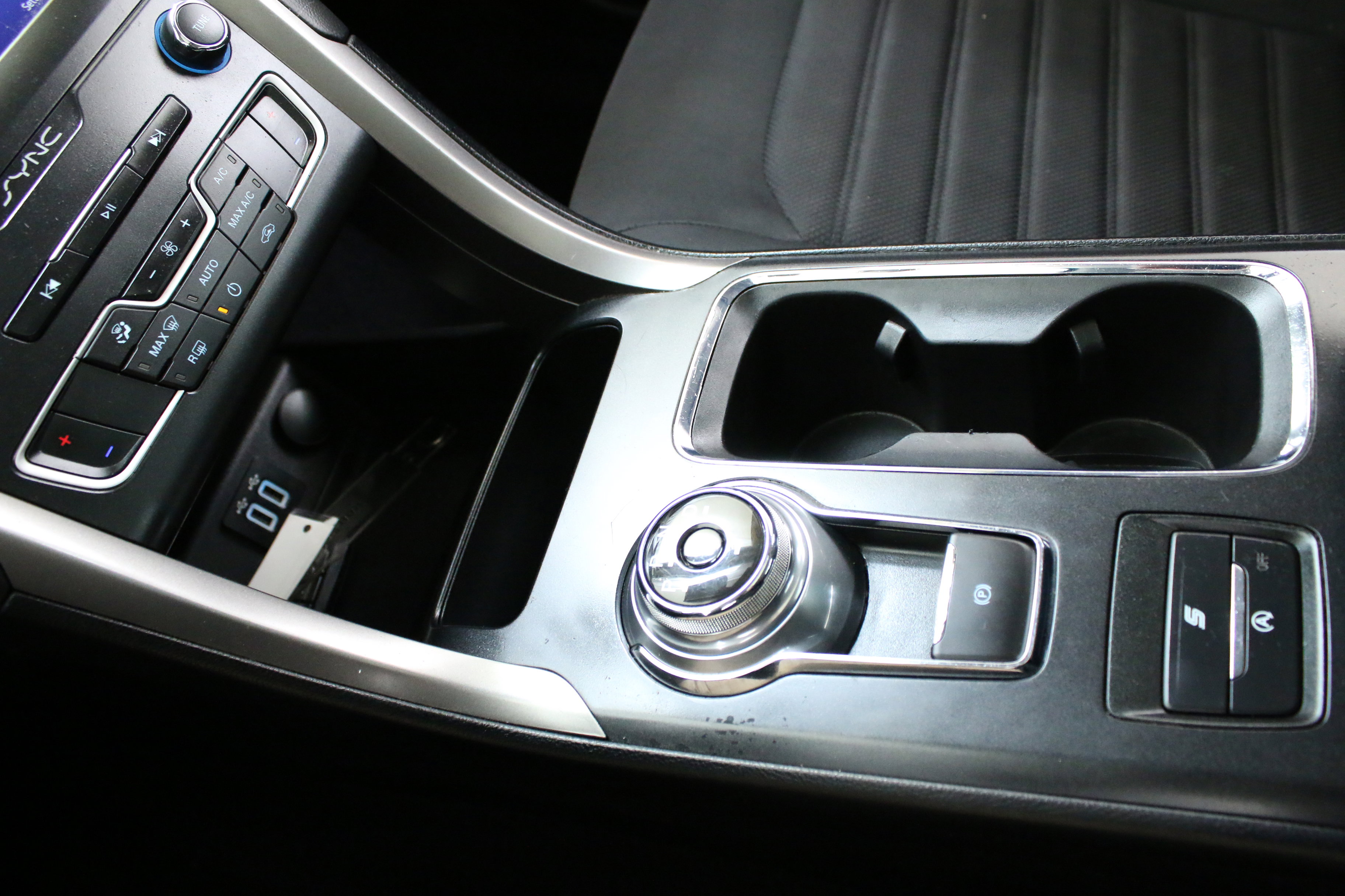 Used 2020 Ford Fusion SE image 20