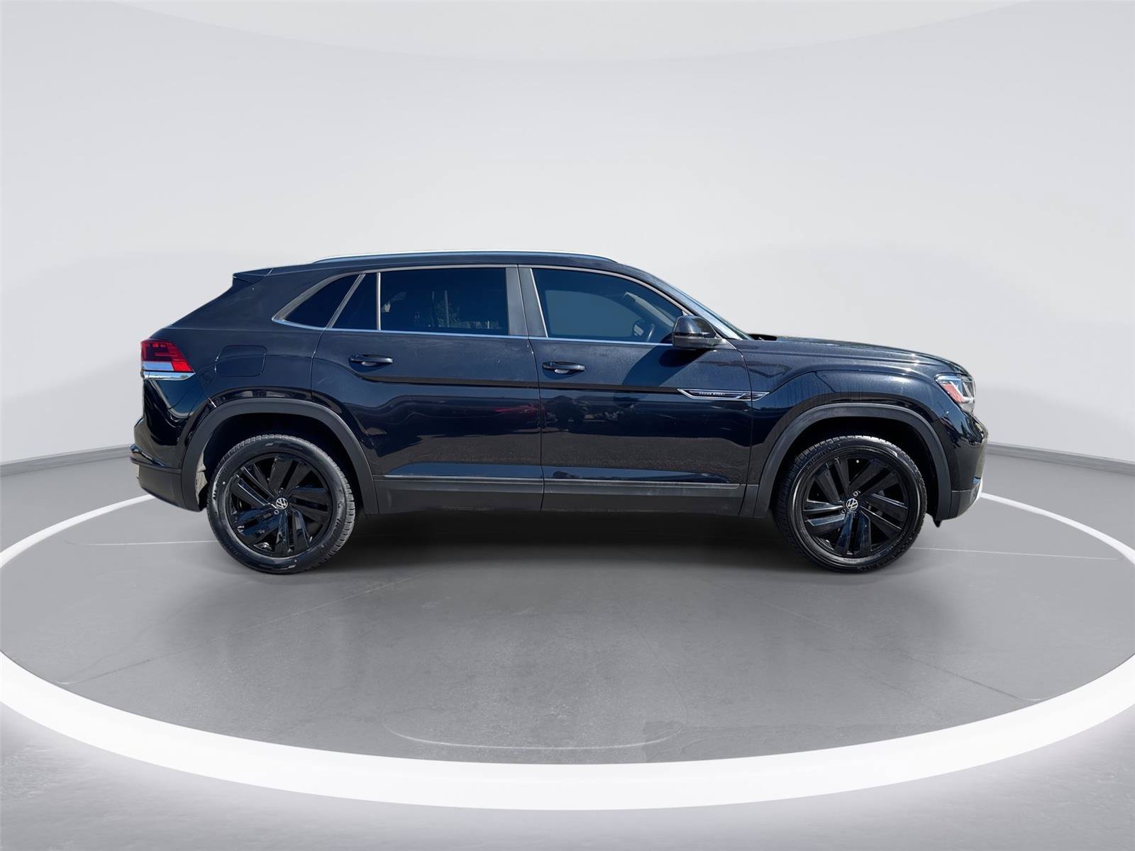 Used 2020 Volkswagen Atlas Cross Sport SE FWD image 11